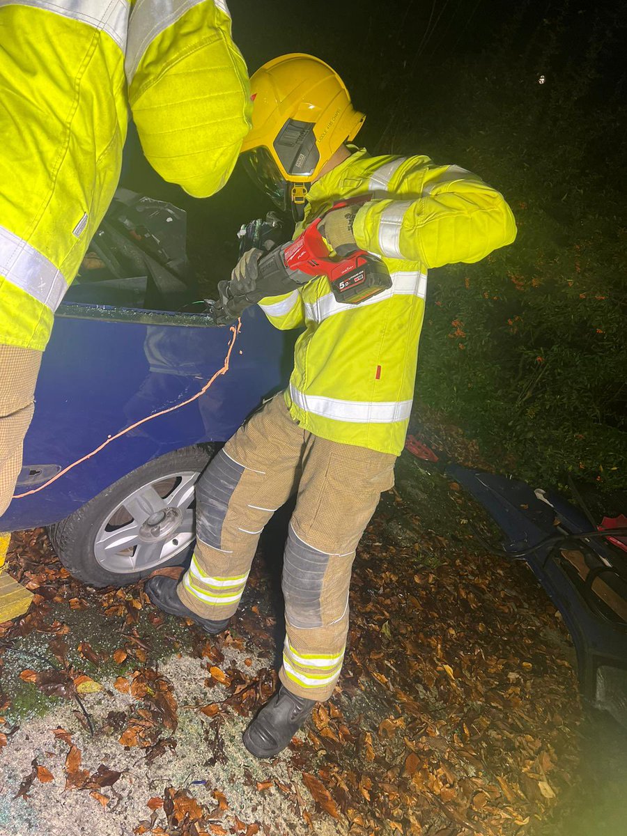 chapel_on's tweet photo. RTC training at drill last night utilising the new cutting equipment for a 3rd door creation #beprepared @DerbyshireFRS @DFRSTraining https://t.co/aDzhgMqmzS