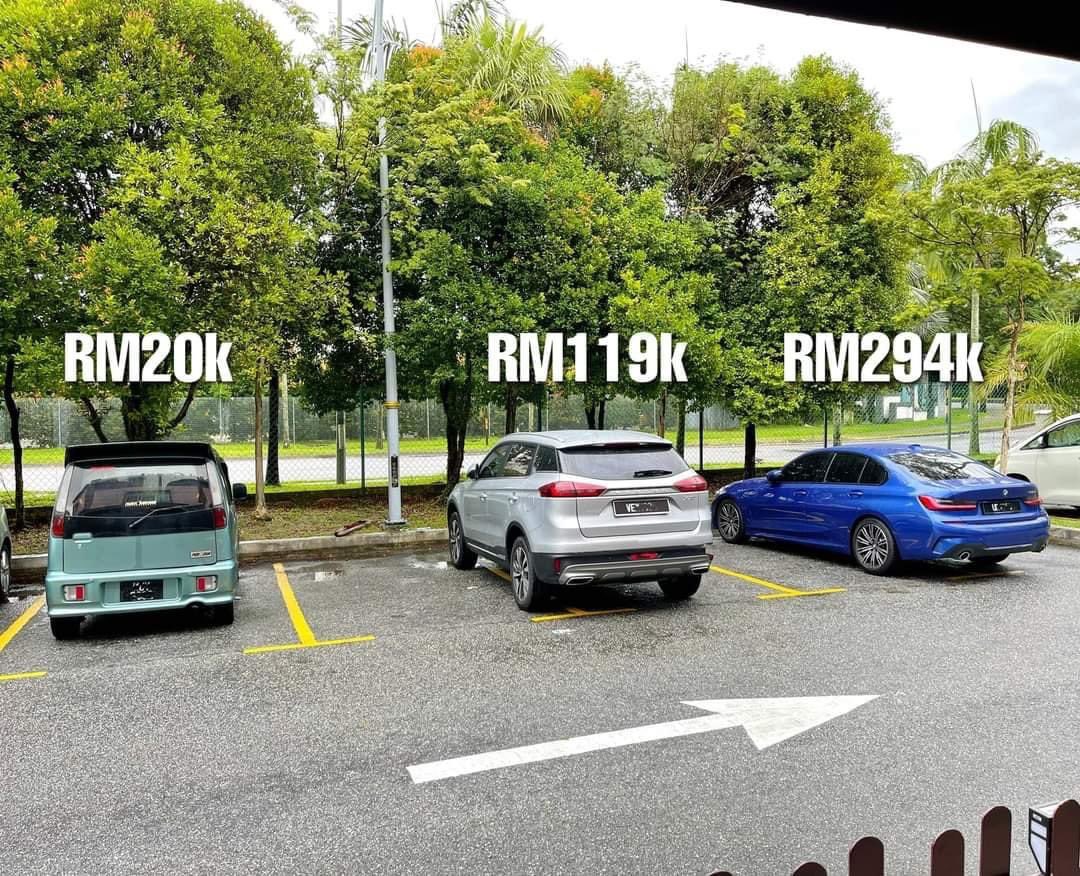 twthartanah's tweet photo. Makin mahal kereta, makin tak nampak garisan kuning untuk parking.

Pakai kancil, senang. https://t.co/ldtIy6OhFI