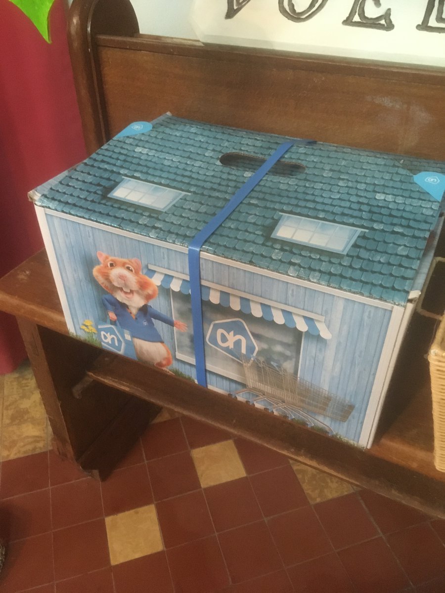 CorneliusLimmen's tweet photo. Dank aan allen die hun overgebleven AH-zegeltjes in de brievenbus van de pastorie gedaan hebben. We hebben zo als werkgroep Caritas een behoorlijke voorraad dozen kunnen ophalen met houdbare artikelen die gebruikt gaan worden voor de voedselbank en de komende kerstpakkettenactie. https://t.co/elktdCuIlQ