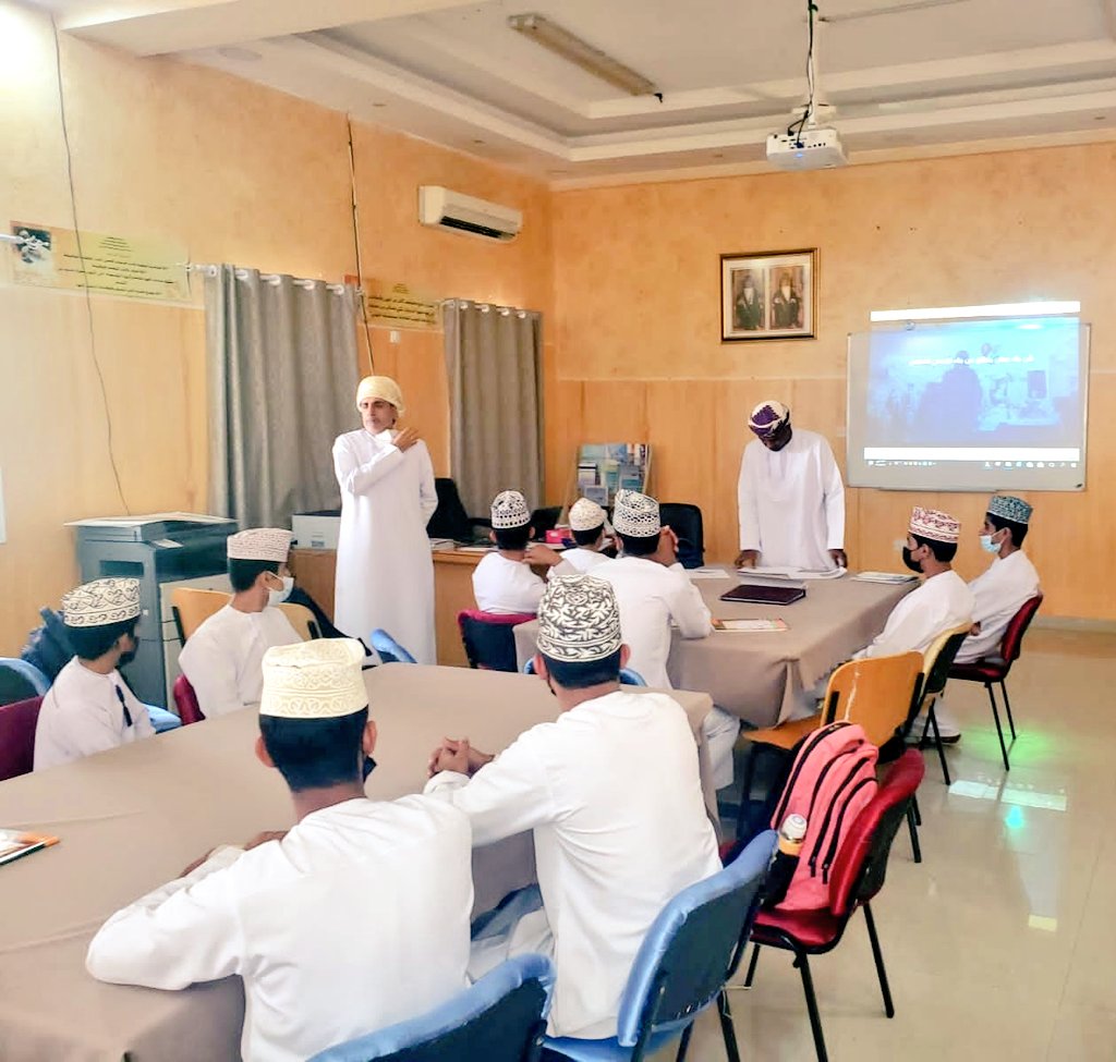 EduGovSbt3603's tweet image. محطات توعوية بعنوان &quot;مختبر ريادة الأعمال&quot;
بهدف تعزيز ثقافة ريادة الأعمال لدى الطلبة
قدم الورشة وأوراق العمل كل من:
الأستاذ / ثني الخضوري مشرف توجيه مهني 
الأستاذ / أحمد البلوشي مشرف توجيه مهني 
الأستاذ / حمود الناعبي أخصائي توجيه مهني
الاستاذ / يوسف الشبيبي أخصائي توجيه مهني