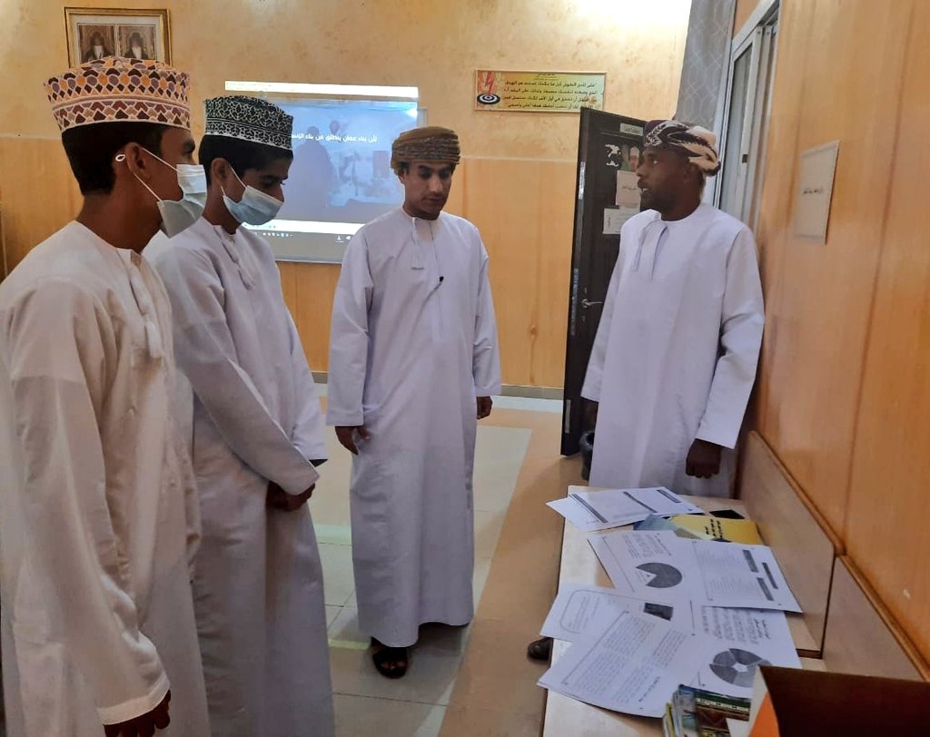 EduGovSbt3603's tweet image. محطات توعوية بعنوان &quot;مختبر ريادة الأعمال&quot;
بهدف تعزيز ثقافة ريادة الأعمال لدى الطلبة
قدم الورشة وأوراق العمل كل من:
الأستاذ / ثني الخضوري مشرف توجيه مهني 
الأستاذ / أحمد البلوشي مشرف توجيه مهني 
الأستاذ / حمود الناعبي أخصائي توجيه مهني
الاستاذ / يوسف الشبيبي أخصائي توجيه مهني