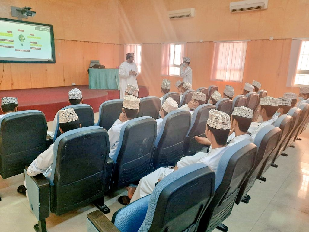 EduGovSbt3603's tweet image. محطات توعوية بعنوان &quot;مختبر ريادة الأعمال&quot;
بهدف تعزيز ثقافة ريادة الأعمال لدى الطلبة
قدم الورشة وأوراق العمل كل من:
الأستاذ / ثني الخضوري مشرف توجيه مهني 
الأستاذ / أحمد البلوشي مشرف توجيه مهني 
الأستاذ / حمود الناعبي أخصائي توجيه مهني
الاستاذ / يوسف الشبيبي أخصائي توجيه مهني