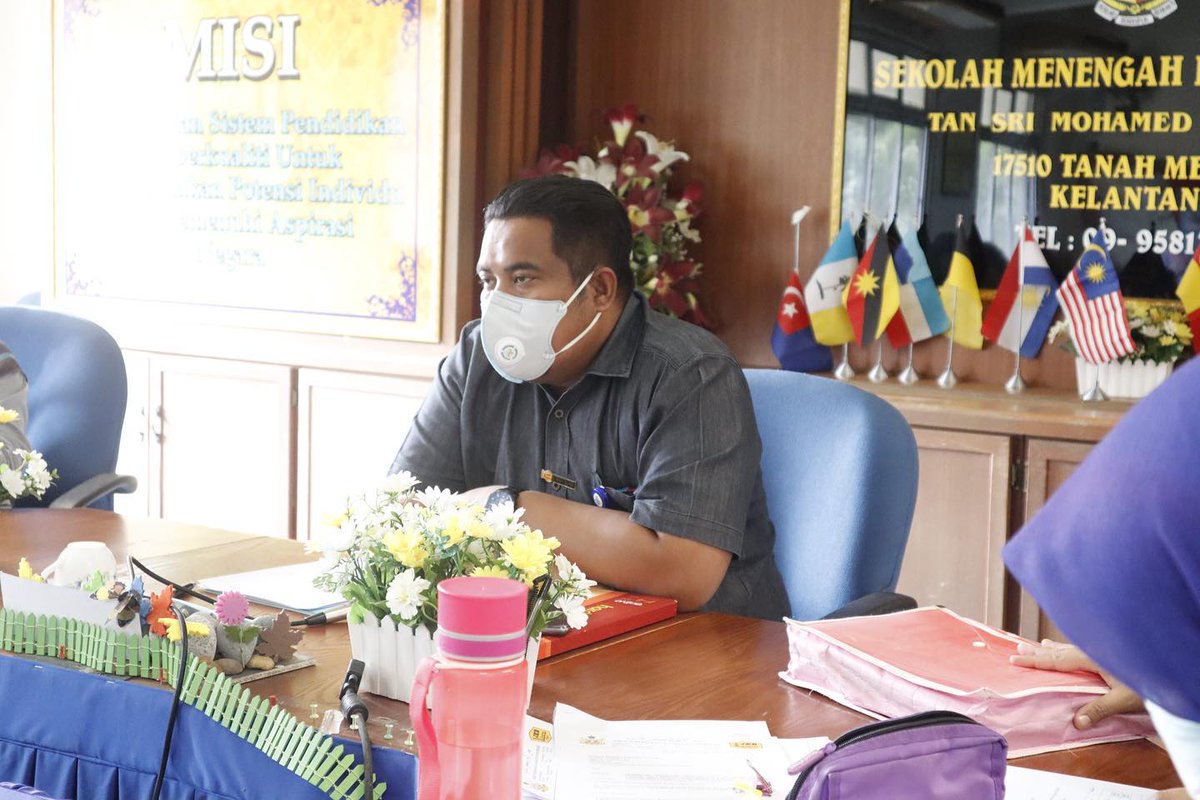 jkrtmerah's tweet photo. Mesyuarat Tapak Bil. 12 bagi Projek Pembinaan Bangunan Gantian Satu (1) Blok, 10 Bilik Darjah dan Lain-Lain Kemudahan di SMK Tan Sri Mohamad Yaakob, Batu Gajah pada hari ini. Kemajuan semasa adalah 89 %.
#JasaKepadaRakyat #KemajuanKerja #pembangunanmodalinsan #JKRians #JKRVENGERS https://t.co/lvucnfTfMD