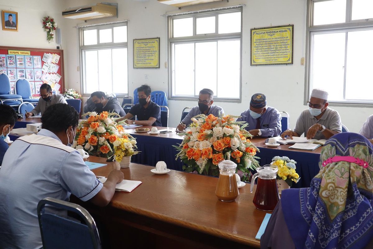 jkrtmerah's tweet photo. Mesyuarat Tapak Bil. 12 bagi Projek Pembinaan Bangunan Gantian Satu (1) Blok, 10 Bilik Darjah dan Lain-Lain Kemudahan di SMK Tan Sri Mohamad Yaakob, Batu Gajah pada hari ini. Kemajuan semasa adalah 89 %.
#JasaKepadaRakyat #KemajuanKerja #pembangunanmodalinsan #JKRians #JKRVENGERS https://t.co/lvucnfTfMD
