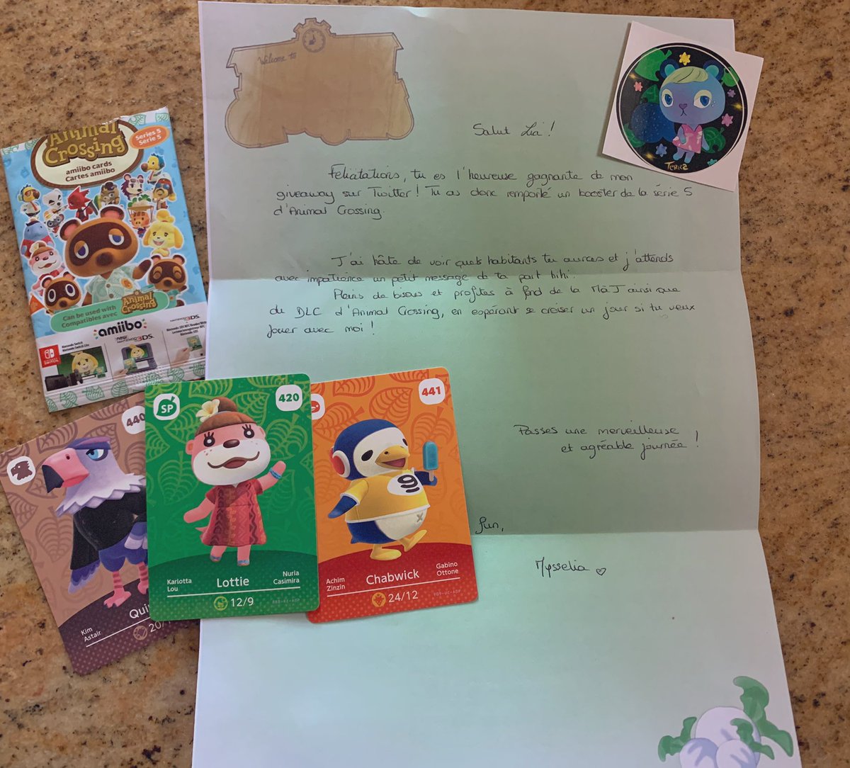 lia_crossing_'s tweet photo. yesssss j’ai reçu le booster de la série 5 remporté à l’issu du concours de @missygeekeuse 🤍 et j’obtiens…..🥁 lou, zinzin et astair! merci infiniment je suis trop contente, et merci aussi pour la lettre et le petit sticker de terra🥺🥰 https://t.co/hZUA6SOorX