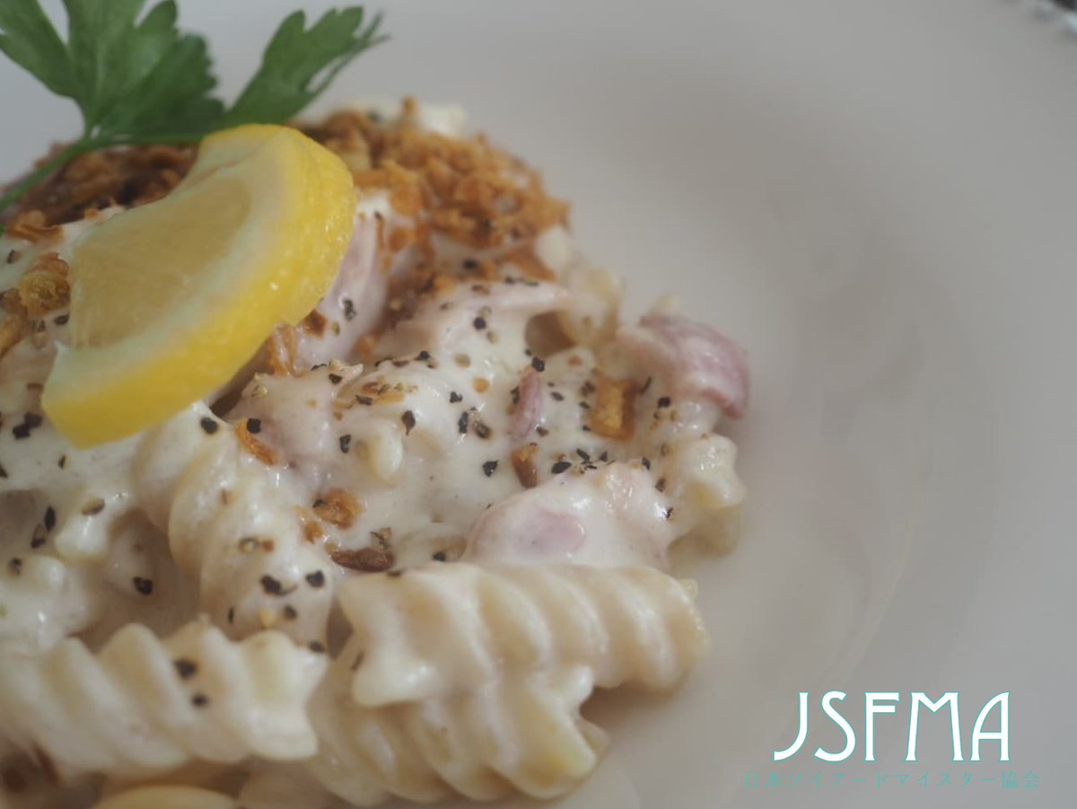 How about lemon cream pasta for dinner? #dairyfree You can make this cream with lemon and  soymilk including high protein. +vegetable broth or instant bouillon! 
#soyfood #SDGs #flexitarian #vegan #vegetarian #soyfoodmeister