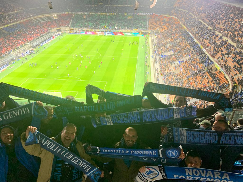 UMondo's tweet photo. MA CHE BELLA È LA FRATELLANZA UANM?
Tutti presenti allo Stadio Giuseppe Meazza per Inter-Napoli.... 
AL DI LÀ DEL RISULTATO!
FORZA NAPOLI SEMPRE!!!
💪👏👏👏💙
#UANM #UnioneAzzurraNelMondo #ClubNapoliAmici https://t.co/xmEn9LpMUf