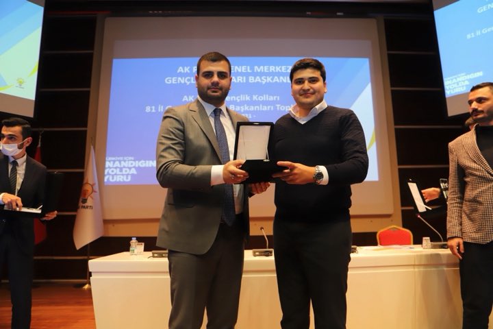 alibayramdogan's tweet photo. Değerli Gençlik Kolları Genel Başkanımız @eyupkadirinan yapmış olduğumuz üye çalışması nedeniyle nezaket gösterip  tarafımıza plaket takdimi yapmıştır. 

@AkgencAntalya olarak bütün gücümüzle mücadelemize devam edeceğiz. 

@ethemtas 
@Aysekeyikyilmaz https://t.co/EWcRzfH4uP