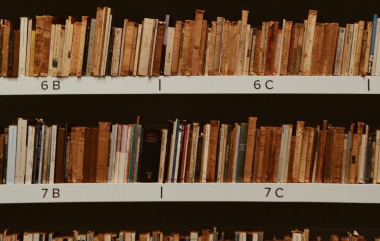 CiceroneJournal's tweet photo. ‘Do you really think I’m just 432 pages of fiction? I’m a compendium. I’m part story, part bloody lecture. I even bore myself sometimes, I’m so full of minutiae.’

FRABJOUS by @writer_gibbs is written from the POV of a book! Funny, witty, &amp; unmissable❤️📖

https://t.co/gMpyS5s7g3 https://t.co/OPGLCP0hOV