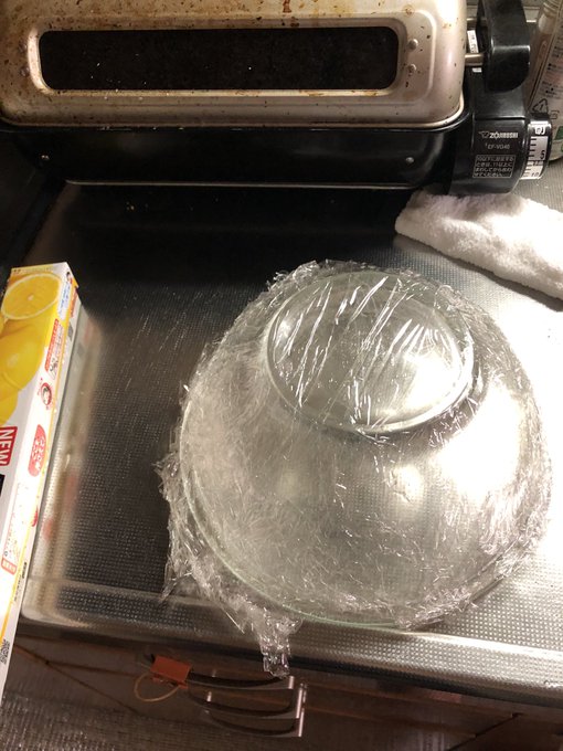 ケーキみたいな大事な食べ物はデカいボウルにラップで型取りして蓋にするとイイゾこれ 