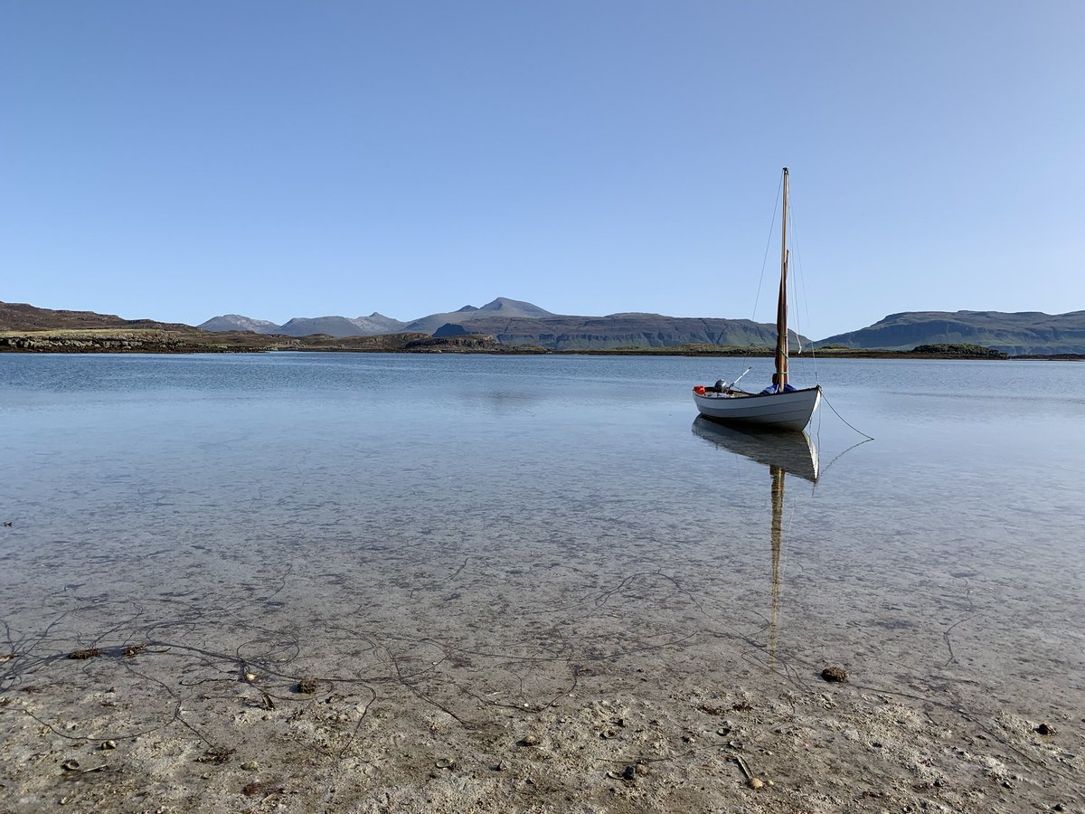 Turus_Mara's tweet photo. Wee sailing boat moored off Tràigh Gheal, Ulva. https://t.co/4NErjaJvBx