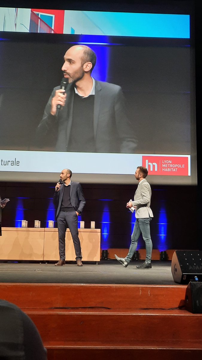 LMHabitat's tweet photo. 🏆 Belle soirée du bâtiment et de #immoblier du @leprogresrhone ! @vincent_cristia DG @LMHabitat remet le trophée de la réalisation architecturale au @CrousLyon et @XTO architectes. Un trophée mérité 👏
@BTPRhone @kiloutou @GRDF @L_Auxiliaire @grandlyon @UnionHlm https://t.co/OXPn68QHgt