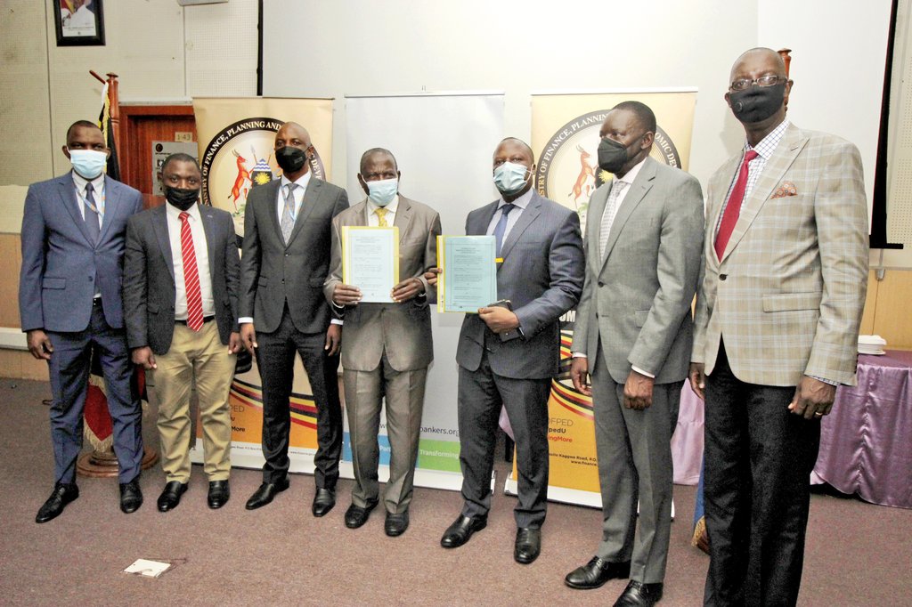 mofpedU's tweet photo. #Smallbusinessesrecoveryfund
Participating Financial institutions will match @GovUganda initial amount of UGX 100bn with another UGX 100bn to form a consortium pool of UGX 200bn. @BOU_Official
shall administer #SBRF on behalf of @GovUganda https://t.co/JMK757t9ju