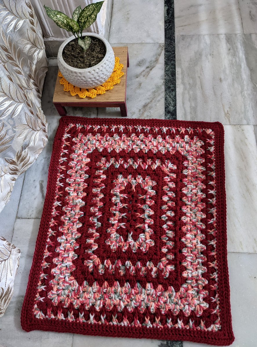 HealingArch's tweet photo. Just finished knitting this beautiful Woolen Area Rug.
#ArchiesCraft
#CrochetKnitting
#AreaRug
#WarmthOfWinters
#MySpace
#BeingWithSelf
#Love
#Passion 💕 https://t.co/pWWQIfYOj0