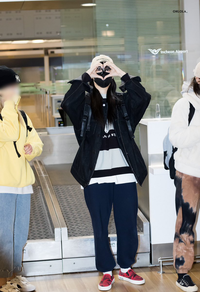 ohlola_0222's tweet photo. 211122 ICN 출국
#픽시 #PIXY #로라 #LOLA 

유댕 벌써 보고싶어잉...🥺💛 https://t.co/9WgQaaZkbc