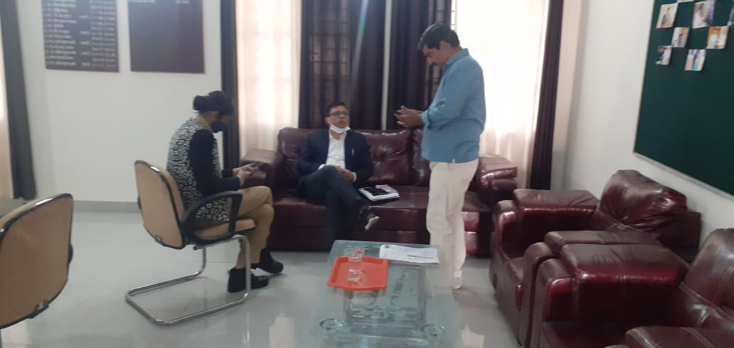 SadarSim's tweet photo. Degree college में वोटर हेल्पलाइन के माध्यम से वोट बनवाने के लिए जागरूकता करते hue https://t.co/S0xJr1Ysgk
