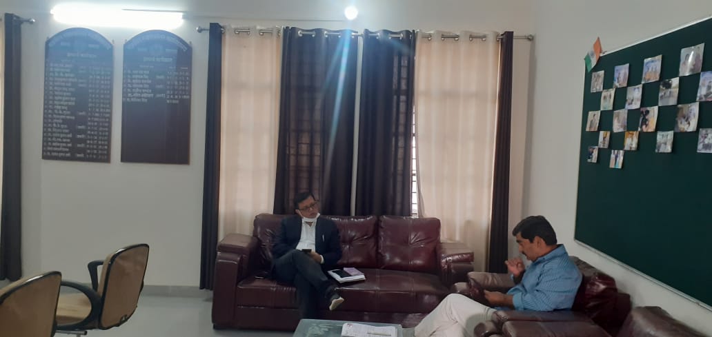 SadarSim's tweet photo. Degree college में वोटर हेल्पलाइन के माध्यम से वोट बनवाने के लिए जागरूकता करते hue https://t.co/S0xJr1Ysgk