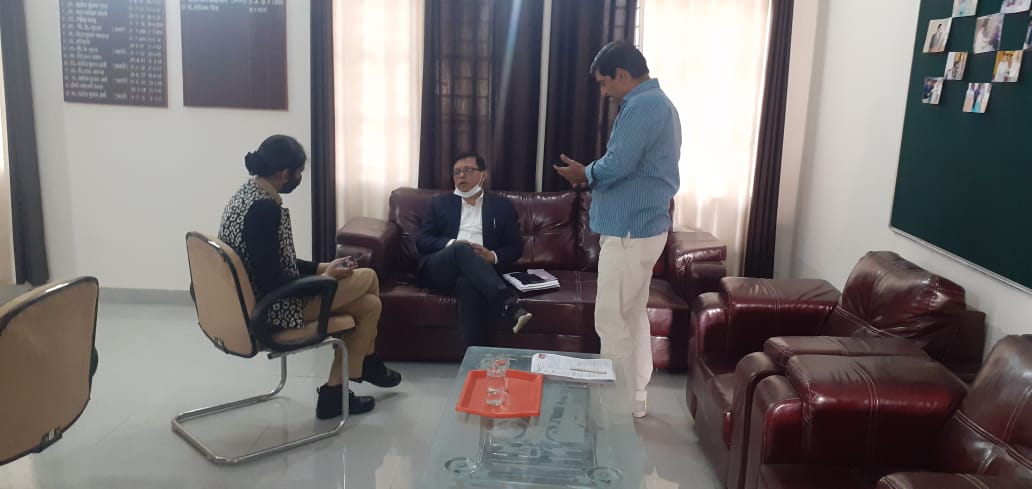 SadarSim's tweet photo. Degree college में वोटर हेल्पलाइन के माध्यम से वोट बनवाने के लिए जागरूकता करते hue https://t.co/S0xJr1Ysgk