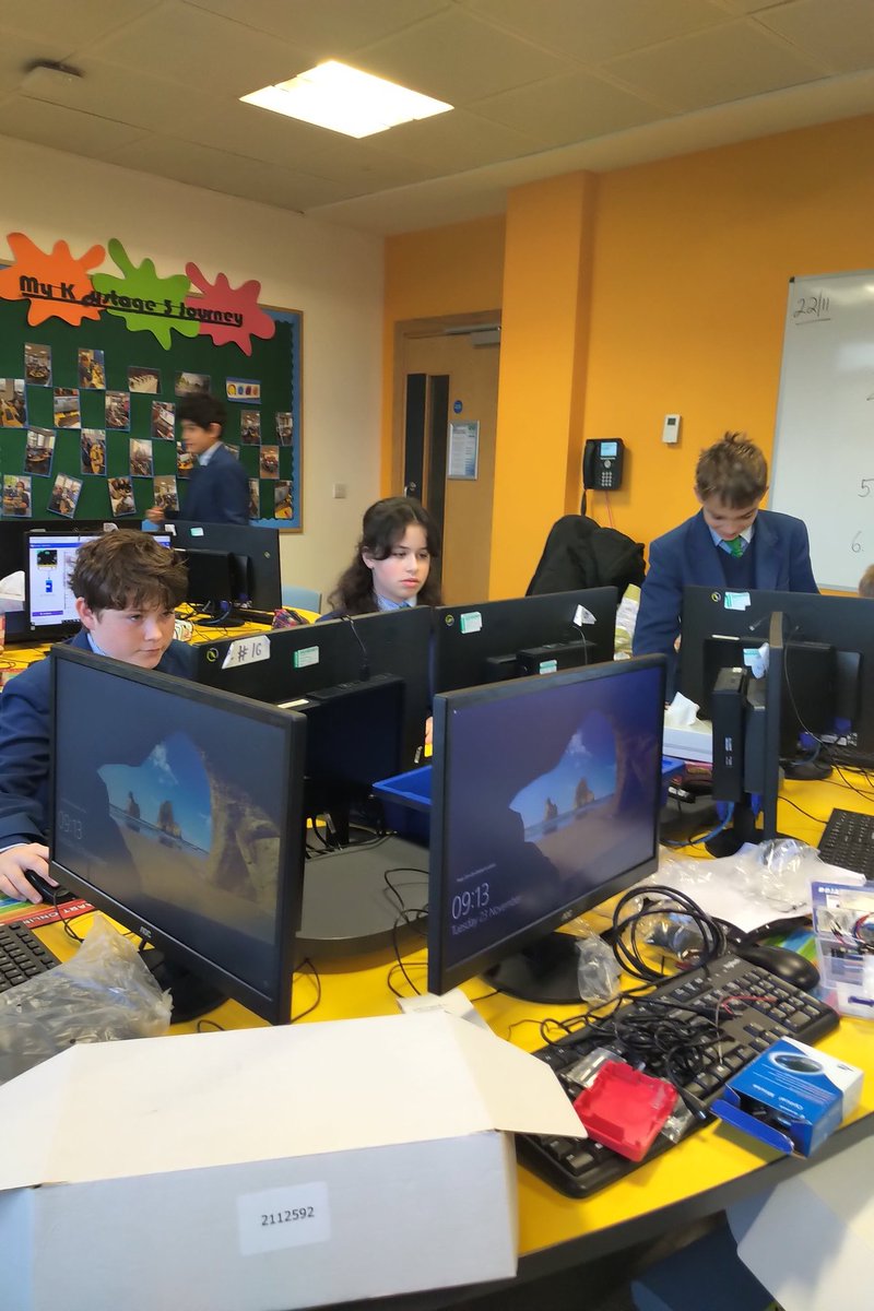 KewHouseICT's tweet photo. @KewHouseICT a hub of coders #teamwork #independence #robotics https://t.co/E7OSB15CKW