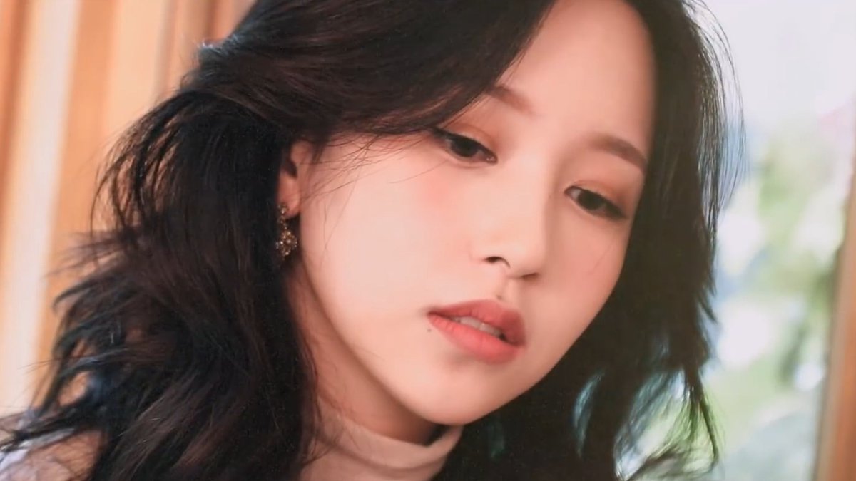 godmitzu's tweet photo. "i want a girlfriend" no, you want myoi mina from twice. https://t.co/MF3L7C7SXZ