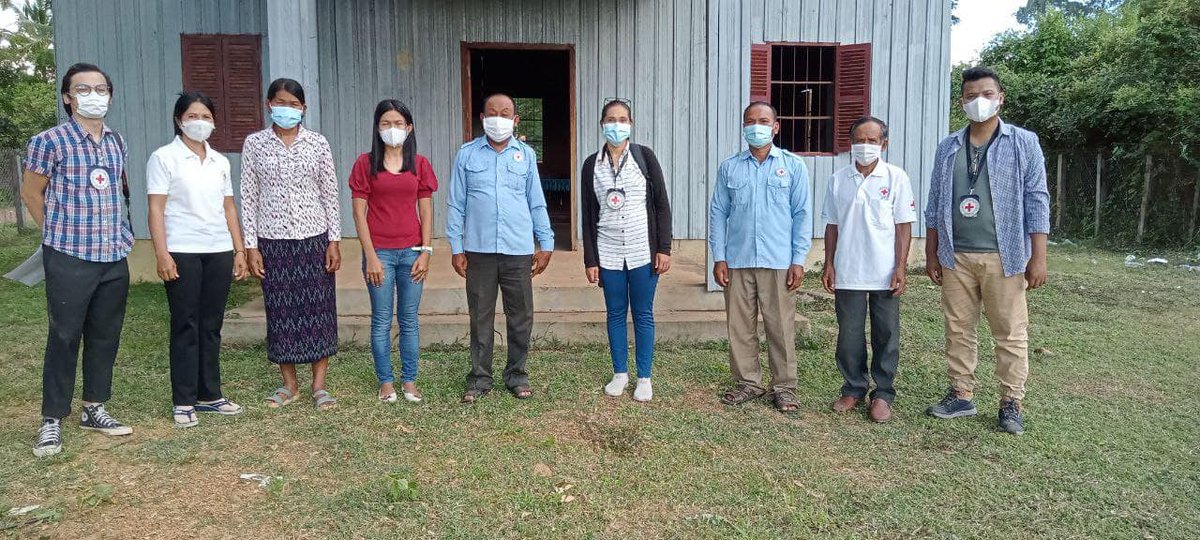 Cambodian_RC's tweet photo. Joint evaluation on #SaferRuralCommunityProject in #Preah Vihear and #Oddor Mean Chey RC Branch by ICRC and CRC focused on #Microloan activity. 1,011 families benefited from this project (210 families was handicap soldiers). https://t.co/iO6cM565Xq