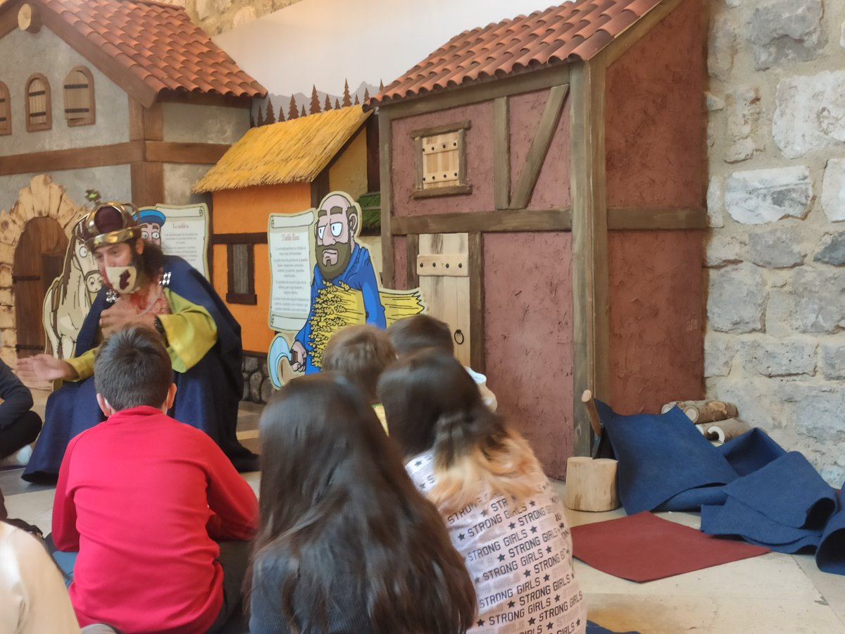 Claudio_CEIP's tweet photo. Nuestros alumnos y alumnas de 4º y 5º de primaria del @Claudio_CEIP no quisieron ser menos y también visitaron el Salón del libro infantil y juvenil 📙📙#nosgustaleer #salondellibro @Aytoburgos https://t.co/LMLOJgZ3V2