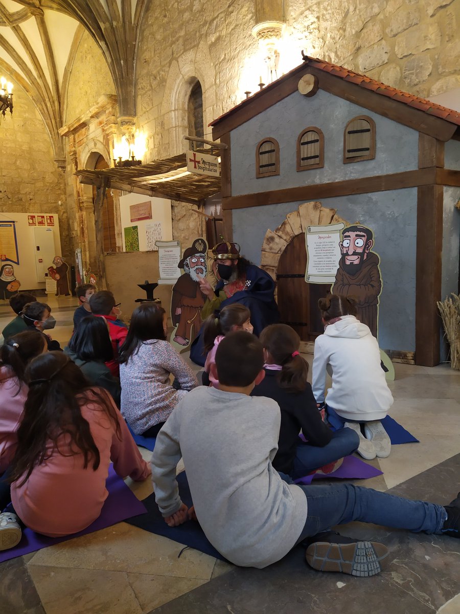 Claudio_CEIP's tweet photo. Nuestros alumnos y alumnas de 4º y 5º de primaria del @Claudio_CEIP no quisieron ser menos y también visitaron el Salón del libro infantil y juvenil 📙📙#nosgustaleer #salondellibro @Aytoburgos https://t.co/LMLOJgZ3V2
