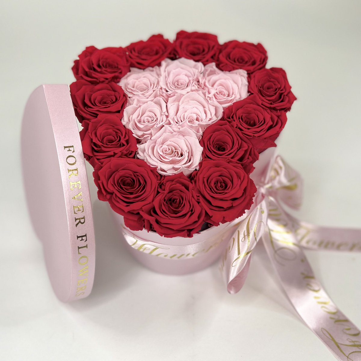 ForeverFloweruk's tweet photo. Just a snippet of some of the stunning designs in our #BlackFridaySales more than 200+ items listed prices start from £15! 😮 https://t.co/LHquS79ak6