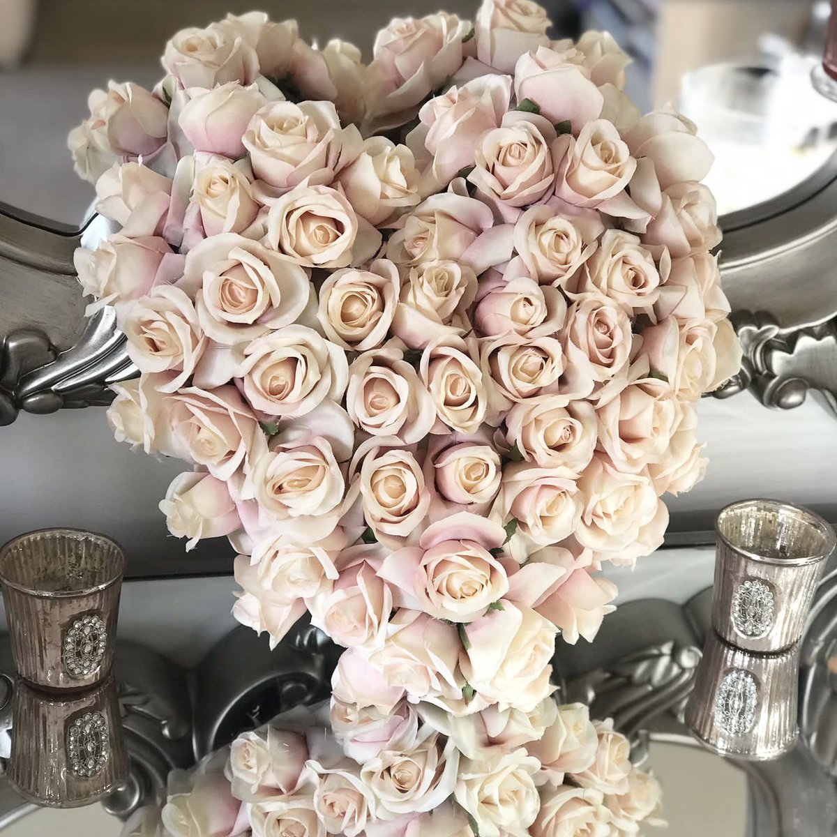 ForeverFloweruk's tweet photo. Just a snippet of some of the stunning designs in our #BlackFridaySales more than 200+ items listed prices start from £15! 😮 https://t.co/LHquS79ak6