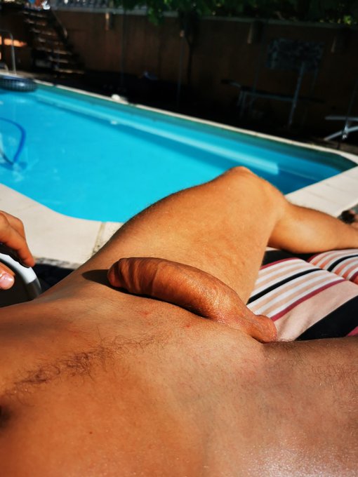 Retweet if you want to suck my cock hard, ? https://t.co/7FPVRzoPAe