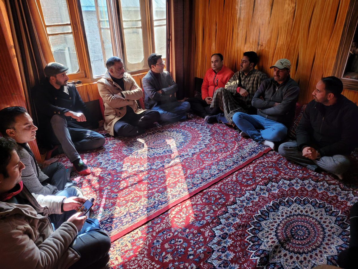 salmanalisagar's tweet photo. Visited BADARAN AISHMUQAM  with other #YNCKMR members offered condolences to Mudasar Mohidin Bhat  SARPANCH &amp; zonal Joint secretary @YNC_Kashmir on the passing away of his 8 month old son

May Angel have his best time in heaven &amp; family gets strength to bear this loss (Aameen) 🙌 https://t.co/P4NK6Ped23