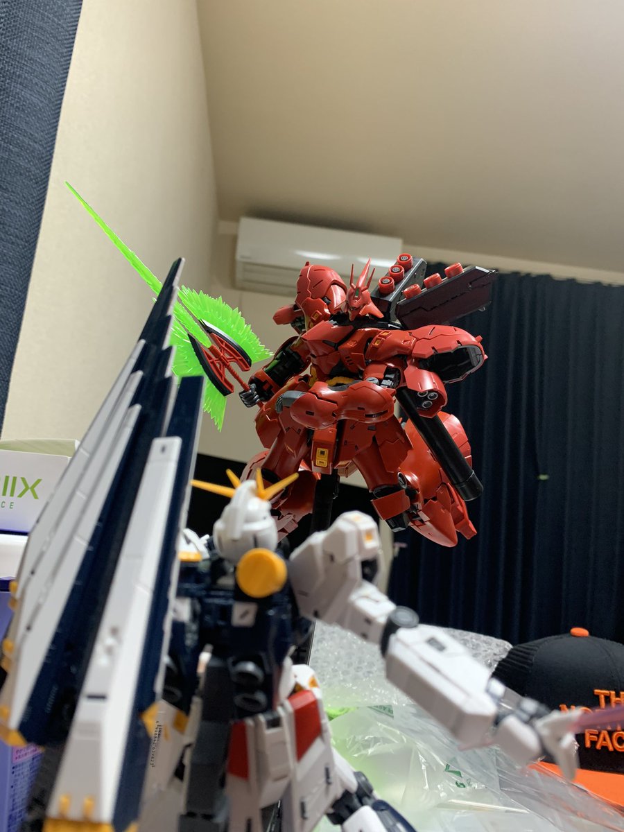 ren_ren0905's tweet photo. ガンダム好きな女の子にあげるプレゼントが完成した��✨
こんな形のプレゼントは生まれてはじめてだなぁwww https://t.co/5qwZP9Pt6C