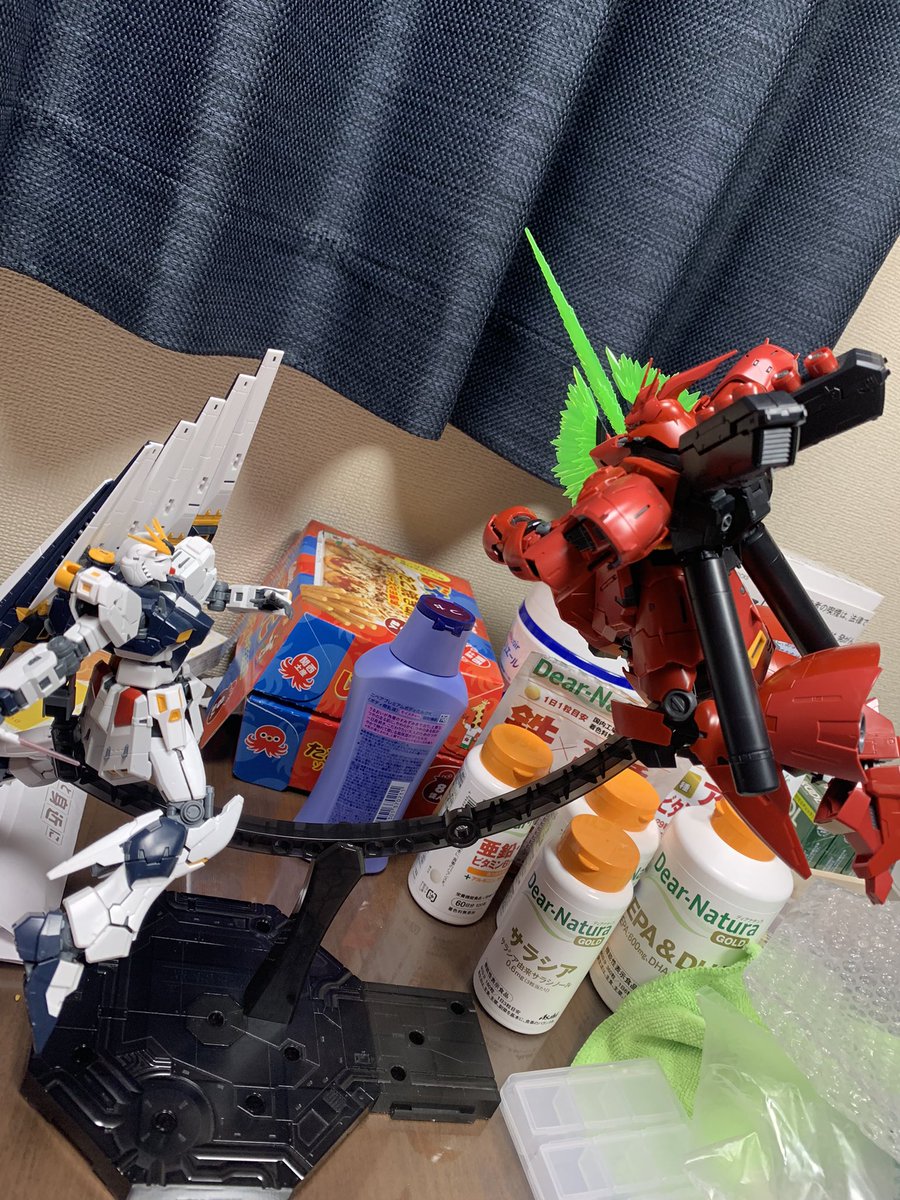 ren_ren0905's tweet photo. ガンダム好きな女の子にあげるプレゼントが完成した��✨
こんな形のプレゼントは生まれてはじめてだなぁwww https://t.co/5qwZP9Pt6C