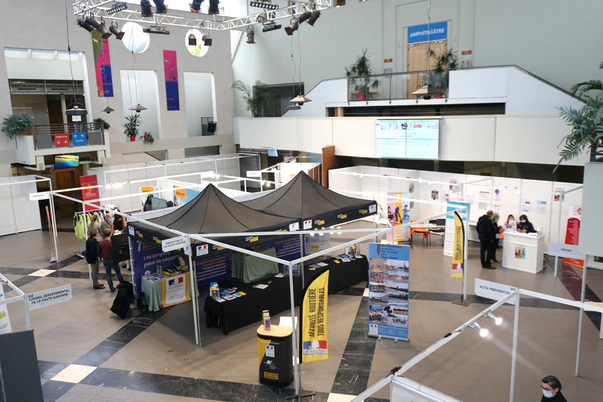 DiagoraCongres's tweet photo. 📢 [Top Départ...]
1er #salon #SEMOB 👏
La #sécurité_routière au service des #mobilités_en_entreprise !

✳#colloque autour de 15 thématiques.
✳espace #exposition 
✳ parcours de prévention animé par le #Club_Entreprises_Sécurité_Routière_Toulouse_Garonne
🚗🛵🛴🚲
#DiagoraSalons https://t.co/oXbLcpv02y