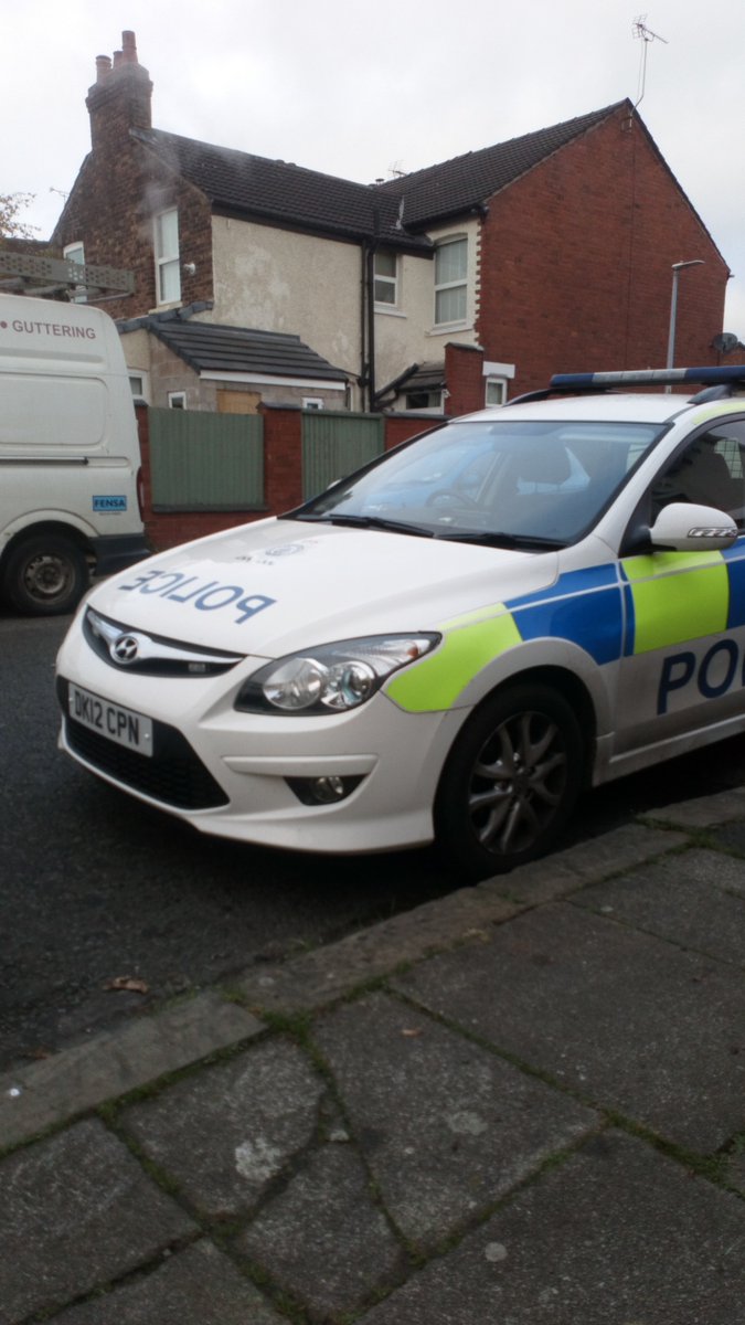 CreweWestPol's tweet photo. PCSOs have monitored parking at Gainsborough Primary School and The Oaks Academy this morning.
Words of advice have been given to those who are not parking safely.
Moving forwards we will be issuing fixed penalty notices.
#CreweWest #WeCare https://t.co/FstBXpDuXj