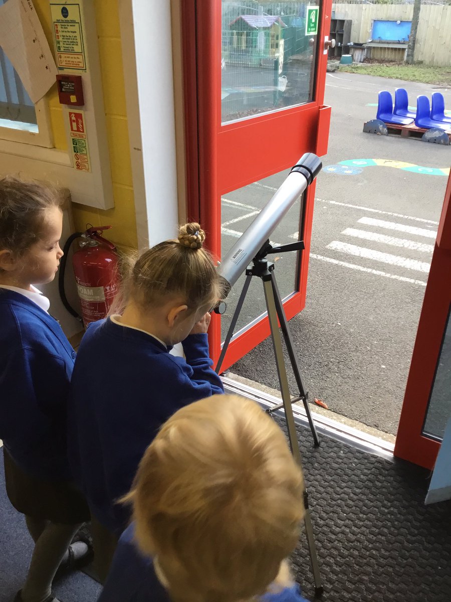 Hadrian_Park's tweet photo. Timothy Pope, Timothy Pope is looking through his telescope ππ¦ #HPPSRPandas #HPPSRElephants https://t.co/fsppoVxymD