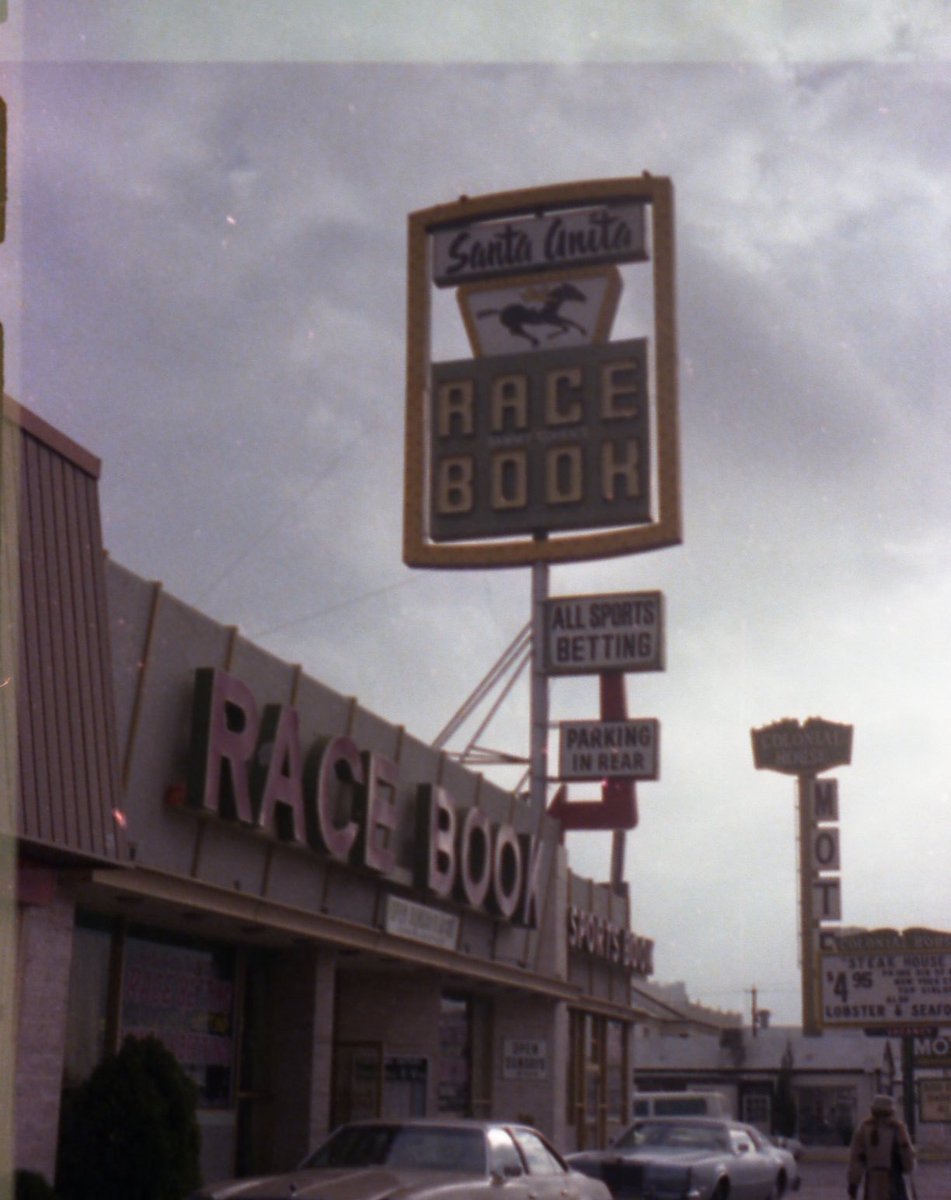 LongshotLew's tweet photo. @jbarnes_19 @las_when Back when the race book was a separate building on the strip https://t.co/hEH9R7r8Ne