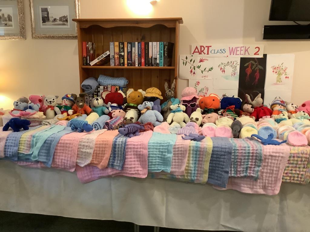 Dixie2289's tweet photo. My amazing grandma and her knit and natter group have sent in all these amazing hats, blankets, teddies and cardigans for our little babies for Christmas hampers.

Just amazing 💜

@MFT_SMH @EmmaBird2021 @AlisonODoherty2 @Phil_Colwell55 @Holly_Kn

#NICU #Christmas #knitandnatter https://t.co/zQtSCTbtmd