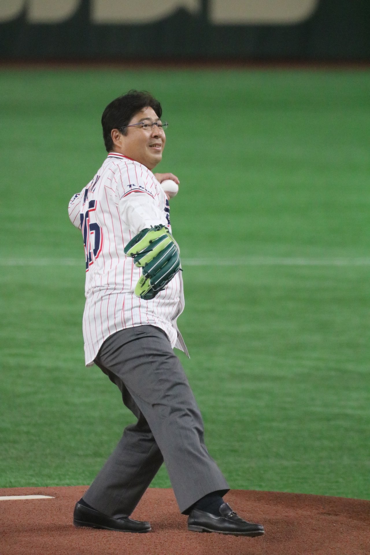 たつろー 真中満さん始球式 吉高由里子ばりに可愛い Swallows スワローズポンタ T Co U3y8miq2ow Twitter たつろー 真中満さん始球式 吉高由里子ばりに可愛い Swallows スワローズポンタ T Co U3y8miq2ow Twitter