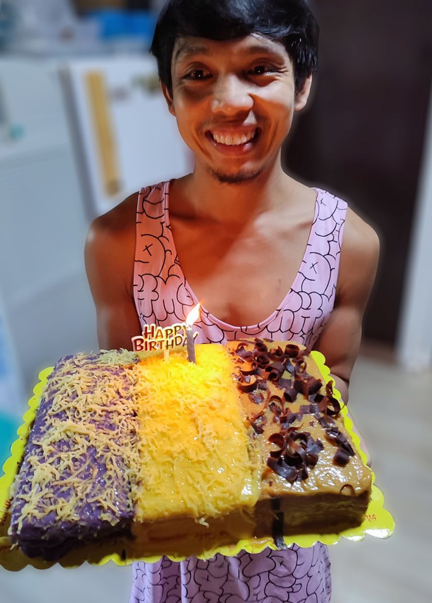 TheMaleSkin's tweet photo. Ang tunay na saya, sa gilagid nakikita. #hindikopabirthday #yemacake #coffeecake #ubecake https://t.co/fEgs0A8Ny1