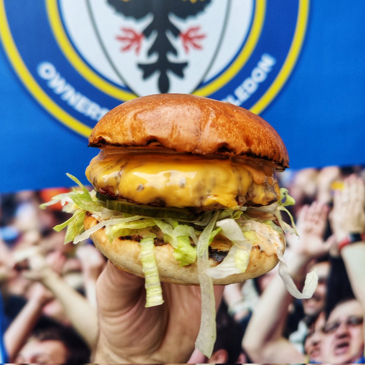 AFC WIMBLEDON HERE WE COME ⚽

It's all about the beef. Pickled cucumber, onions, shredded iceberg, mega burger sauce. Served with homemade chips

Simple Deliciousness ✨