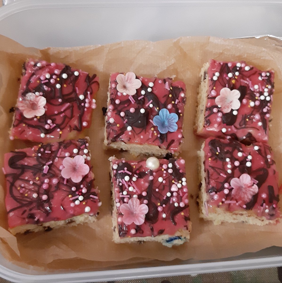 DESLandEqpt's tweet photo. Good luck to all the @BritishBakeOff finalists ahead of tonight’s show. To celebrate, our very own bakers in the Dismounted Close Combat Survivability team have whipped up their own creations - can you spot to new #VIRTUS body armour cake? #oneSTSP #GBBOFinal #allworknoplay https://t.co/z8pC9hyAZO