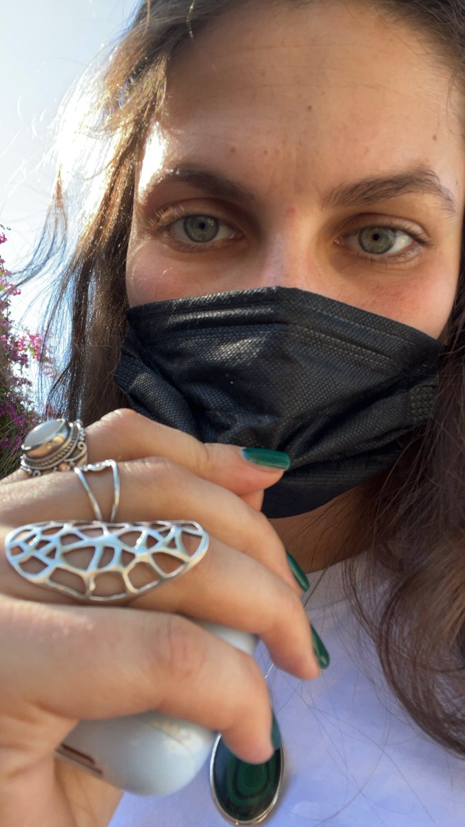 shaniodesskey's tweet photo. זה לא מסיכה זה כרית חנק על הפרצוף שלי , כוונות טובות גם לכם https://t.co/mwbCkhhizt