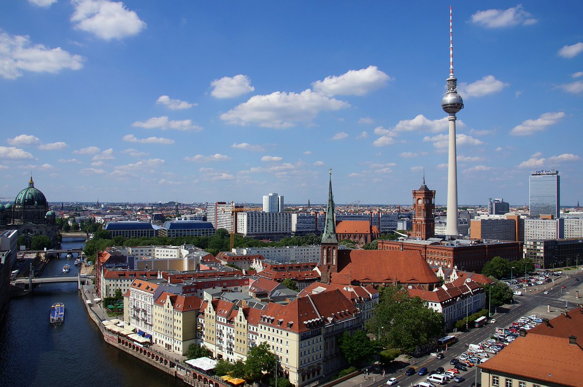 Ofecomes Berlín organiza el miércoles 24 en la Embajada una mesa redonda con tres ponentes con los que se compartirán sus experiencias emprendedoras en Berlín y moderada por el Consejero que se emitirá en directo en youtu.be/B6pqCIos19g