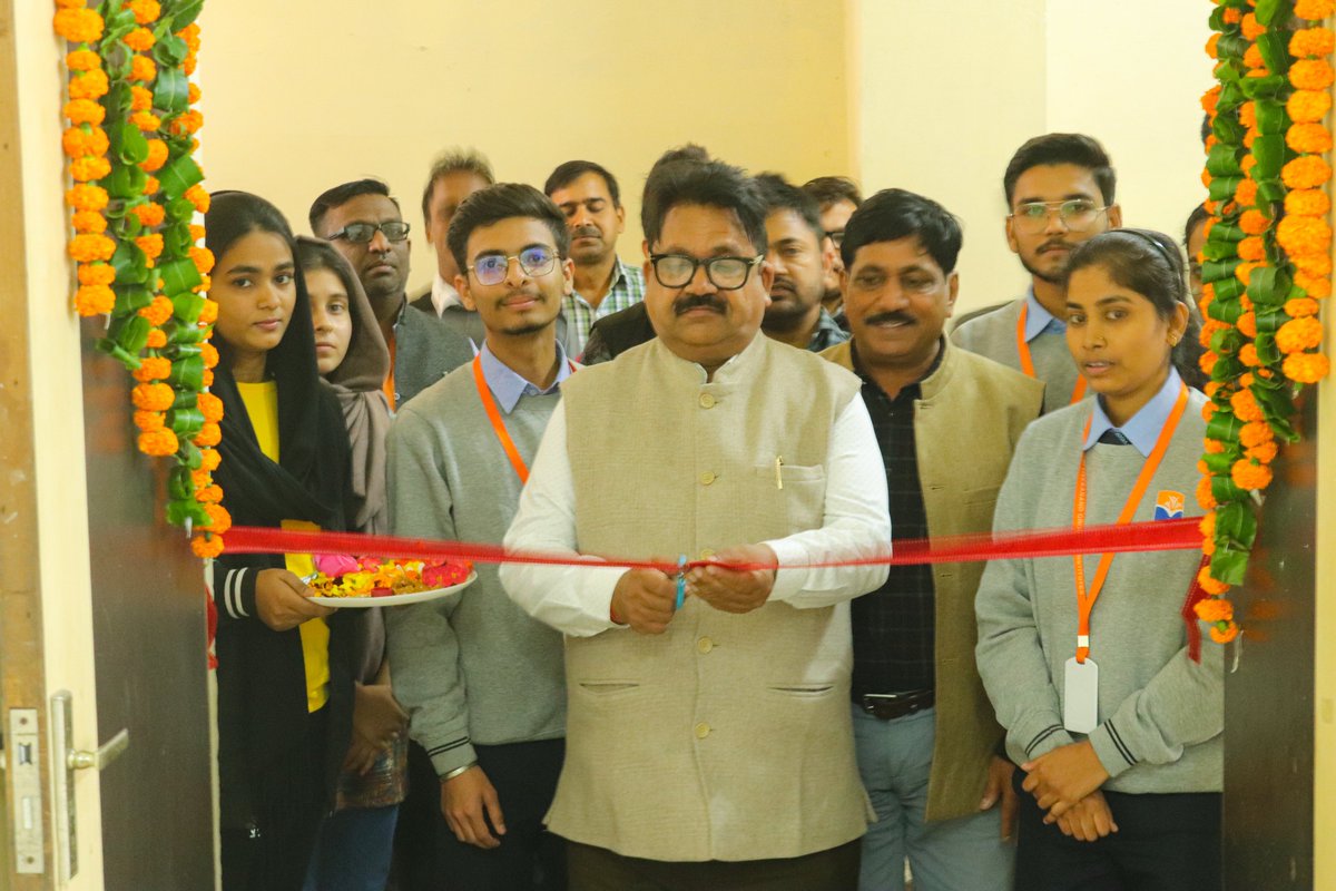 svietofficial's tweet photo. Recently, Chairman of SVGOI, Mr. Ashwani Garg, President of SVGOI, Mr. Ashok Garg, along with the Meritorious Students of Batch 2020 inaugurated computer lab on November 22, 2021 in Department of Applied Sciences. 
#Sviet #SVGOI #punjab #InaugurationCeremony #hplab #invitation https://t.co/jaJbmRk8Ta