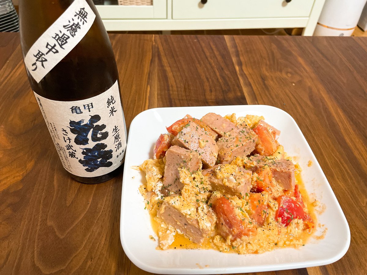 sugimoto_sake's tweet photo. ＊スパムと卵トマトの炒め物

昨晩飲み会の会話から食べたくなり…。
日本酒と中華料理大好きなんです！
ごま油香と花菱の香ばしさ
とろとろ卵と日本酒由来の
キャラメル香の深み！
いやー、旨い！
コンロにて強火力でやりたかった😂

#缶詰
#スパム
#日本酒
#亀甲花菱
#おうちごはん
#自炊
#料理 https://t.co/H3GI84yGfV