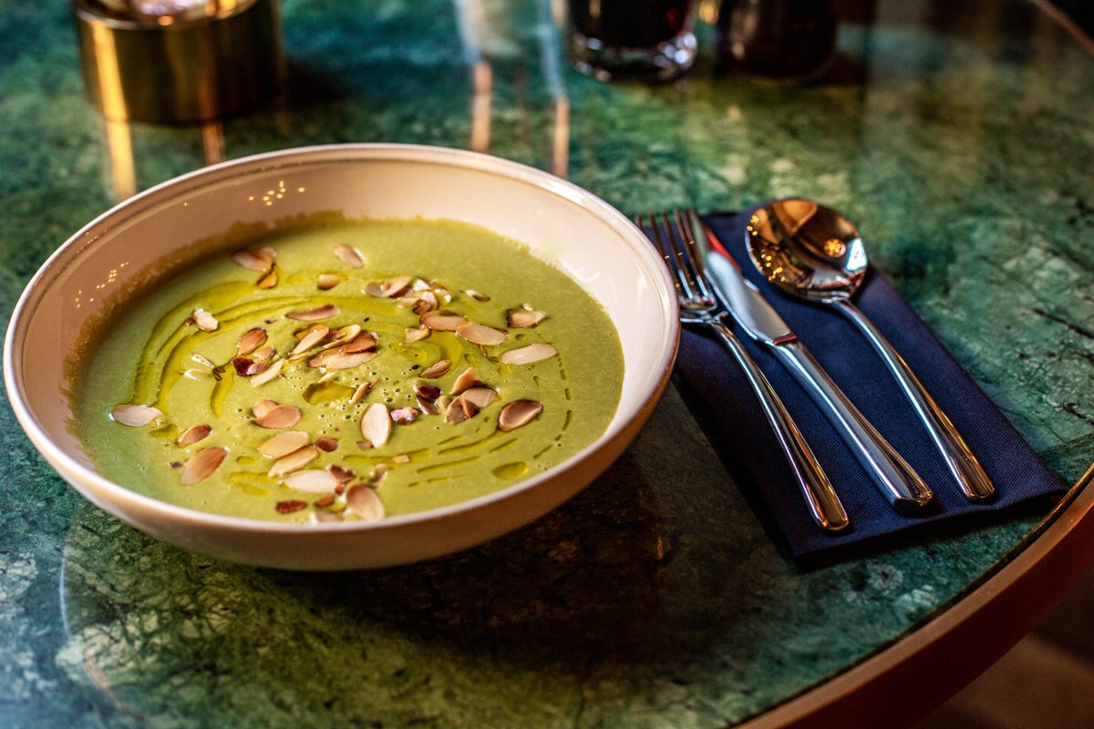 Want to escape the cold today? Pop in and warm up yourself up with our broccoli soup. 🤤
Garnished with roasted hazelnuts, pancetta, and focaccia, it is the perfect winter appetiser!