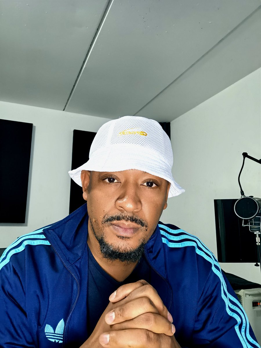 briantemba's tweet photo. Good day to you and yours. Happy Tuesday. Today I choose to do me, Mfana Kasi, Sosha Mahlanyeng #briantemba #briantembaworld #pitori #jukulane #happpytuesday 🧢@speleteclothing #aj8oneproductionstudios https://t.co/9S64d6Xfw0