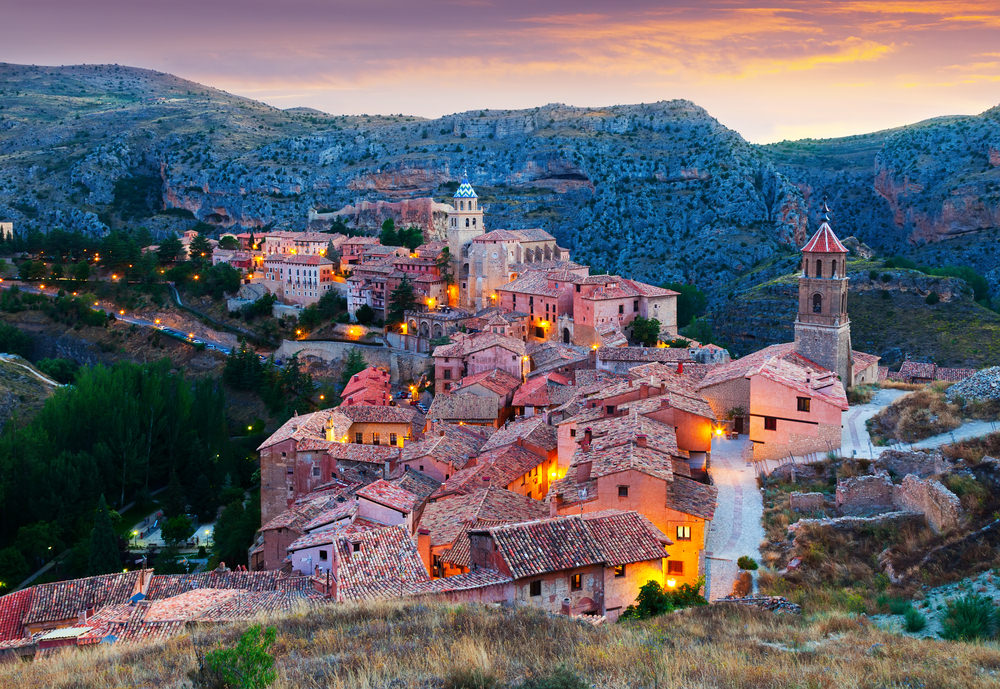 sustowns's tweet photo. Albarracín: the beautiful village.

Get lost in the steep streets of this town, 25 minutes from Griegos (Spain), whose beauty catches everyone who visits it.

Rely on https://t.co/OvJNiP6WfX to organize your visit.

#visitaragon #sustownsproject #sustainabletourism #visitspain https://t.co/6UXf4YCwpE