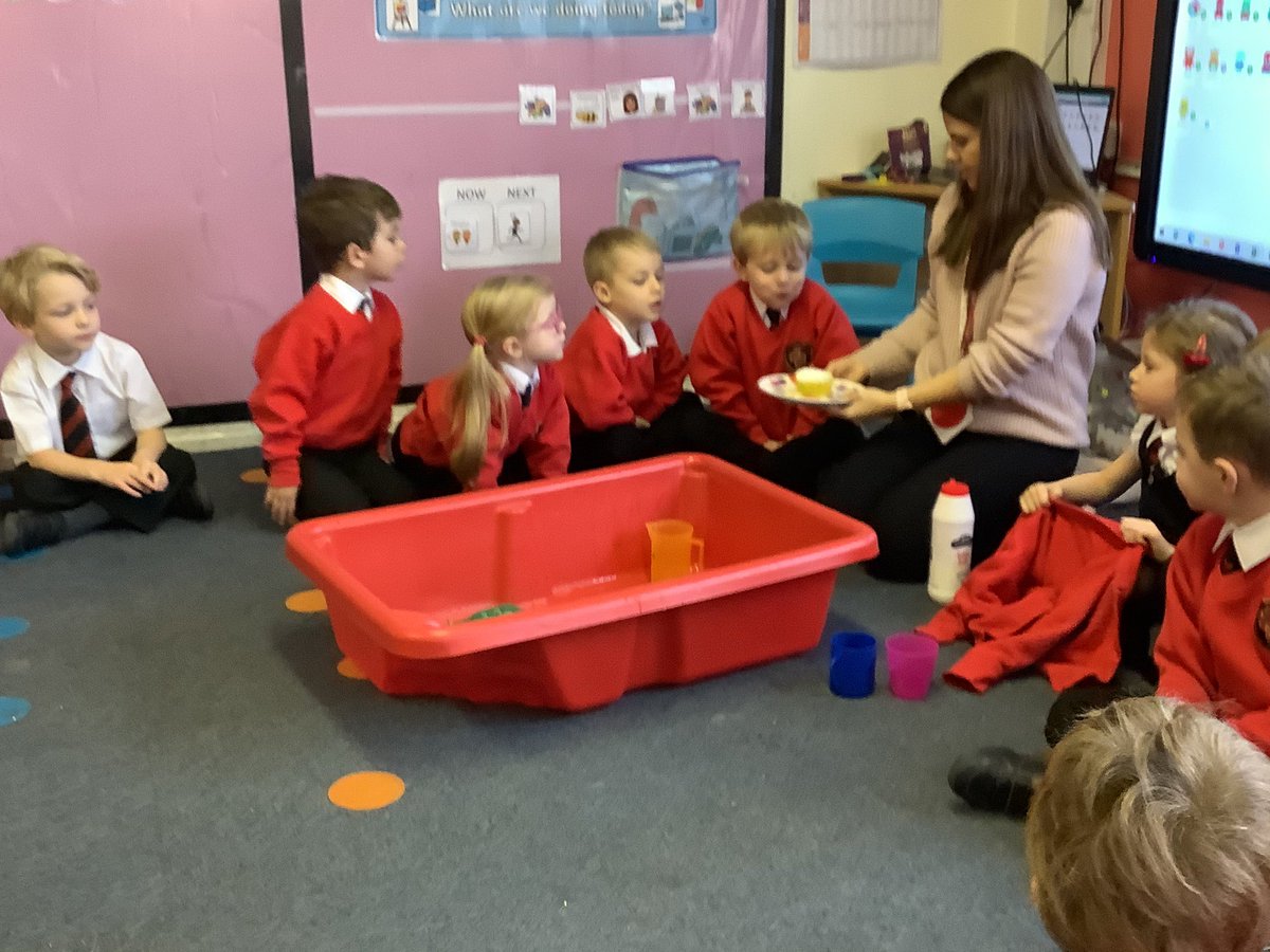 stgregorys_EYFS's tweet photo. Oh no the dinosaurs have been frozen in the water but it’s ok Reception are finding different ways to free them! https://t.co/XxxX7if6yv